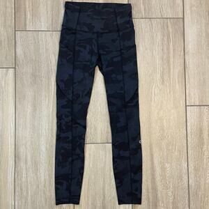 Lululemon Black Camo Mid Rise Cropped Leggings Size 2